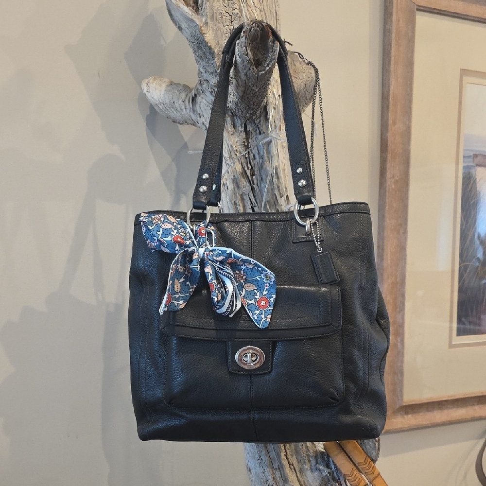 Coach Penelope Large Sized Tote With 3 Compartments Turnlock Accent